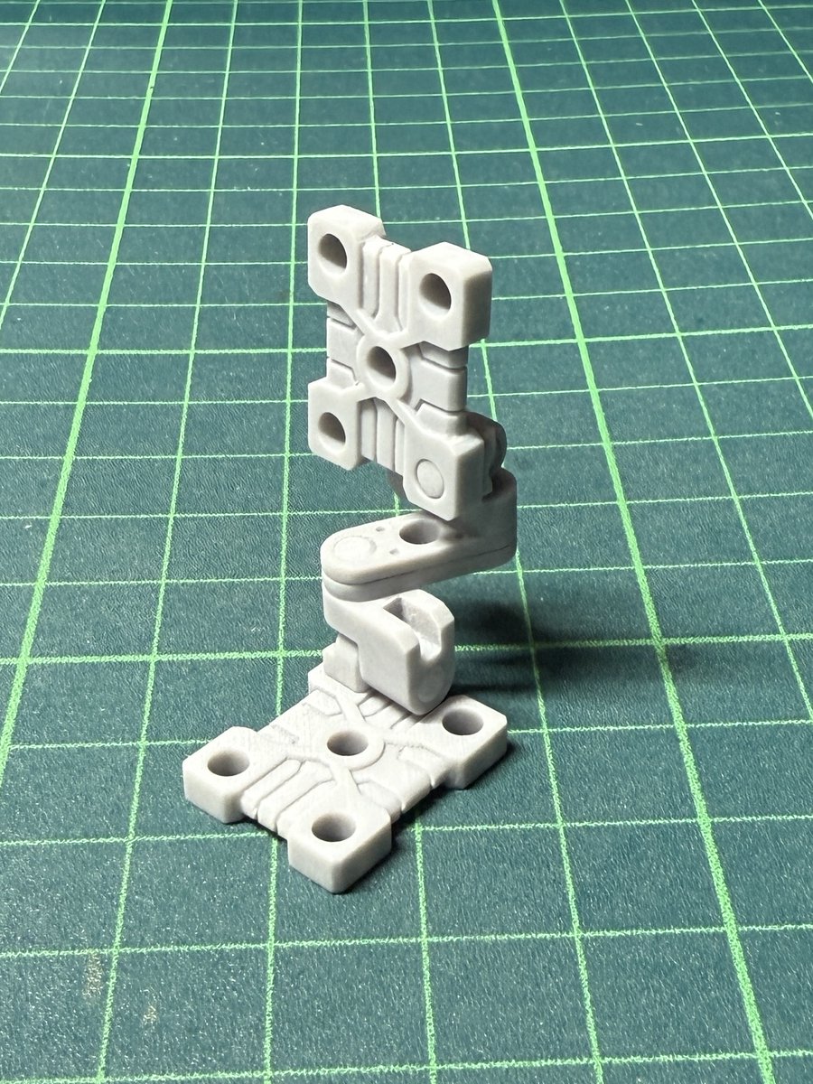 新商品その2「フレキシブルフライヤー」
汎用レールユニットに複数のプレート・関節を織り交ぜてサポートメカを組み上げられるセット
実はサポートメカとして組めるのはおまけで、関節の集合体となる部分が主です