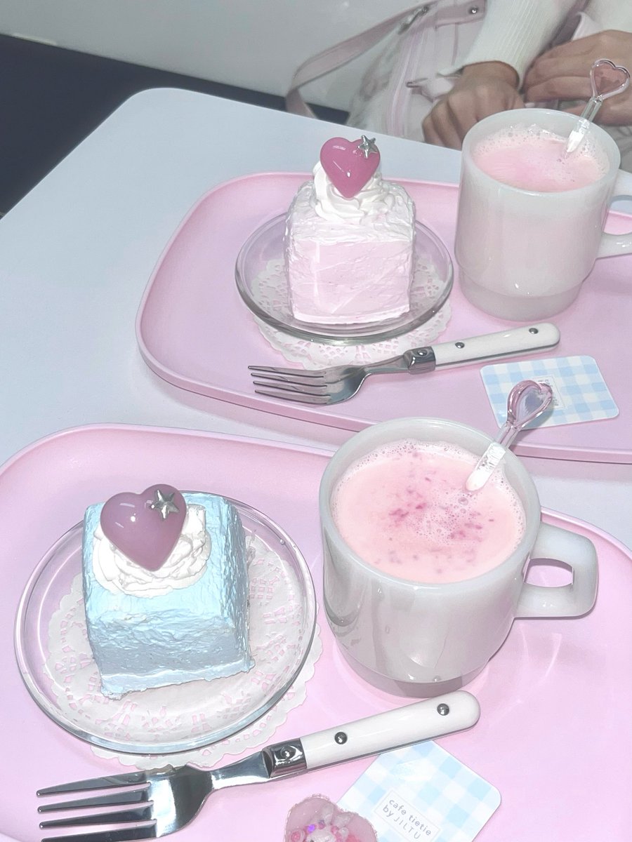 rosiechigo's tweet image. ྀི̣  𓈒†๋𓏴𓏴