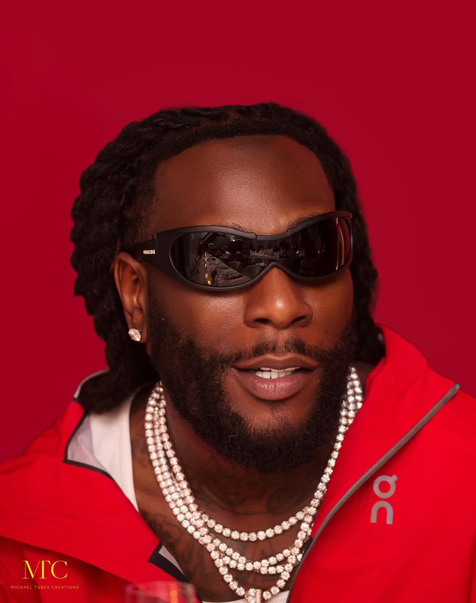 Beckkyyy55's tweet image. Who got the bigger bag 💰🤔 ?

Davido X Stake.      Burna Boy x Sporty Bet