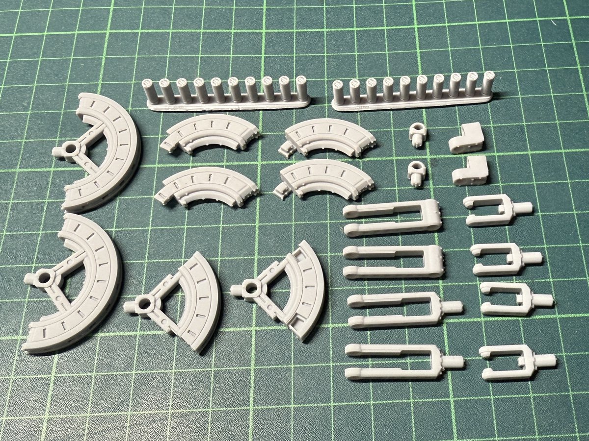 新商品その1「スイングブリッジセット」
汎用レールユニット。これ単体では使用が難しい上級者向けのキットになります
バックパックや肩、腕部などの装備の取り付けバリエーションを増やす目的のキットです