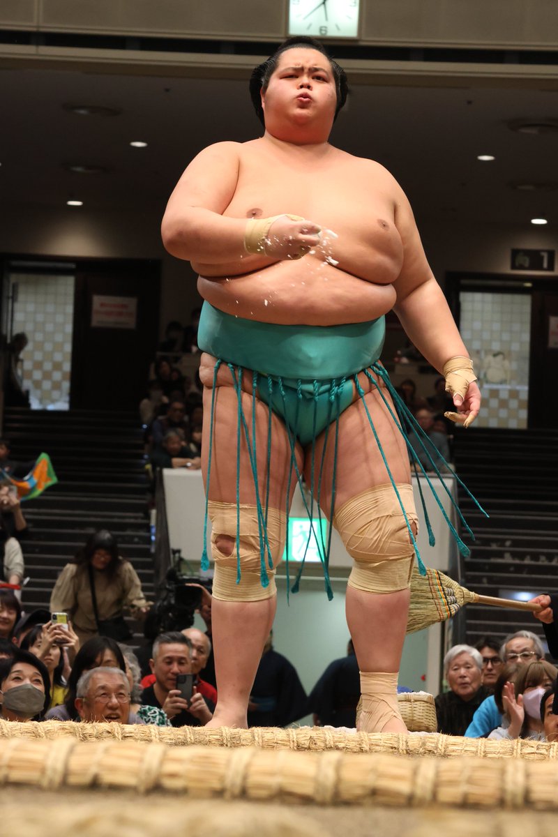 七日目の様子＞ 幕内取組 #安青錦（6勝1敗） 寄り倒し #若元春（1勝