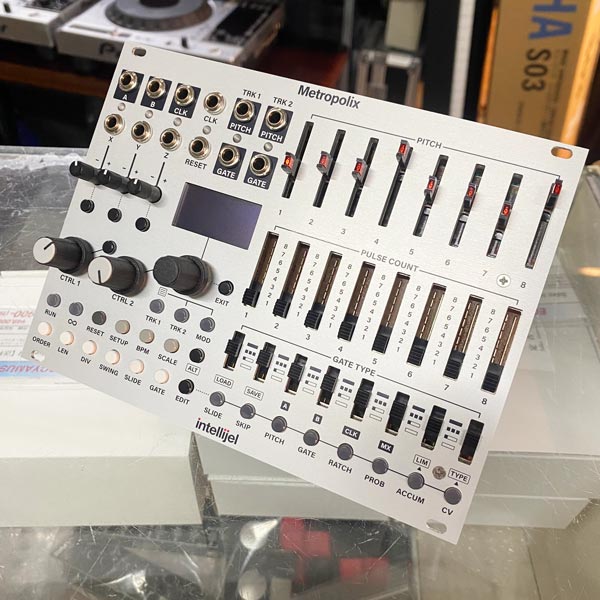 と*も様 Intellijel Metropolix 新品未使用 モジュラーシン 新着USEDモジュラーシンセWEB UP！ 無限のバリエーション生み出す8