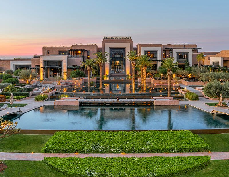 larevueafrique's tweet image. 🇲🇦 🇸🇳 INSOLITE | Le #Maroc victime d’un afro #bashing injustifié après la réussite de sa #CAN2025.

- Le #Sénégal a bénéficié de conditions exceptionnelles : hébergement au #Fairmont, entraînements à l’Académie Mohammed VI (l’un des meilleurs centres au monde) et tous ses matchs…