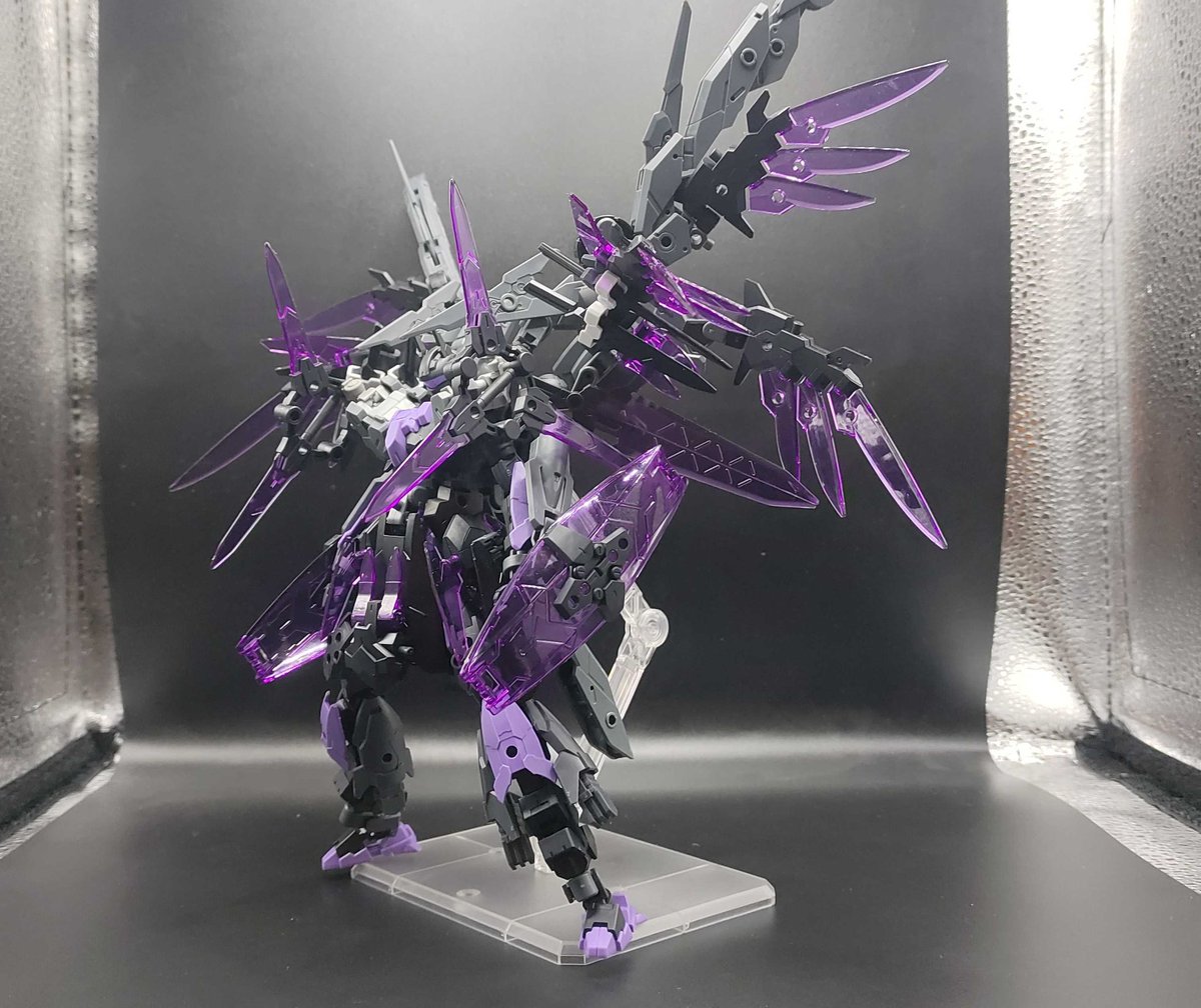 kamijo57192871's tweet photo. 【LEVINIX 黒羽騎】

重力圏飛行装置｢黒羽｣搭載のLEVINIX 黒騎
全域制空仕様・猟殺型高速突撃機体
全身高周波振動刃翼、多角度斬撃・範囲切断対応
背部翼装連装推進ユニット、超音速機動・立体空襲に光束羽全域打撃

#30MMマクシオン軍 
#30MM空エリア https://t.co/4yJJ6GNhy0