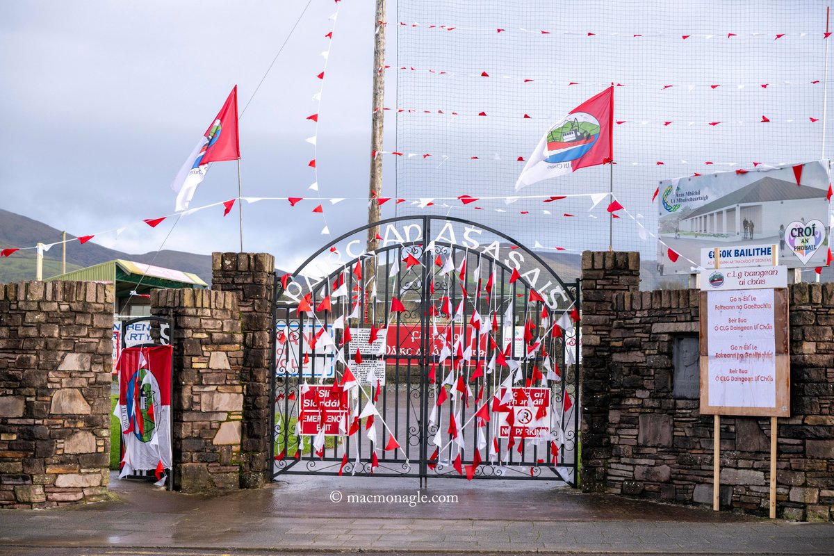 MACMONAGLE's tweet image. Ar aghaidh an Daingean Uí Chúis... tá do uair tagtha...
Bring home  All-Senior Football Championship for an amazing Three in a Row. video local schoolchildren perform Aoife Granville's ode to their heroes Paul Geaney's pub Friday. @DaingeanGAA @Kerry_Official #daingeanuichuis