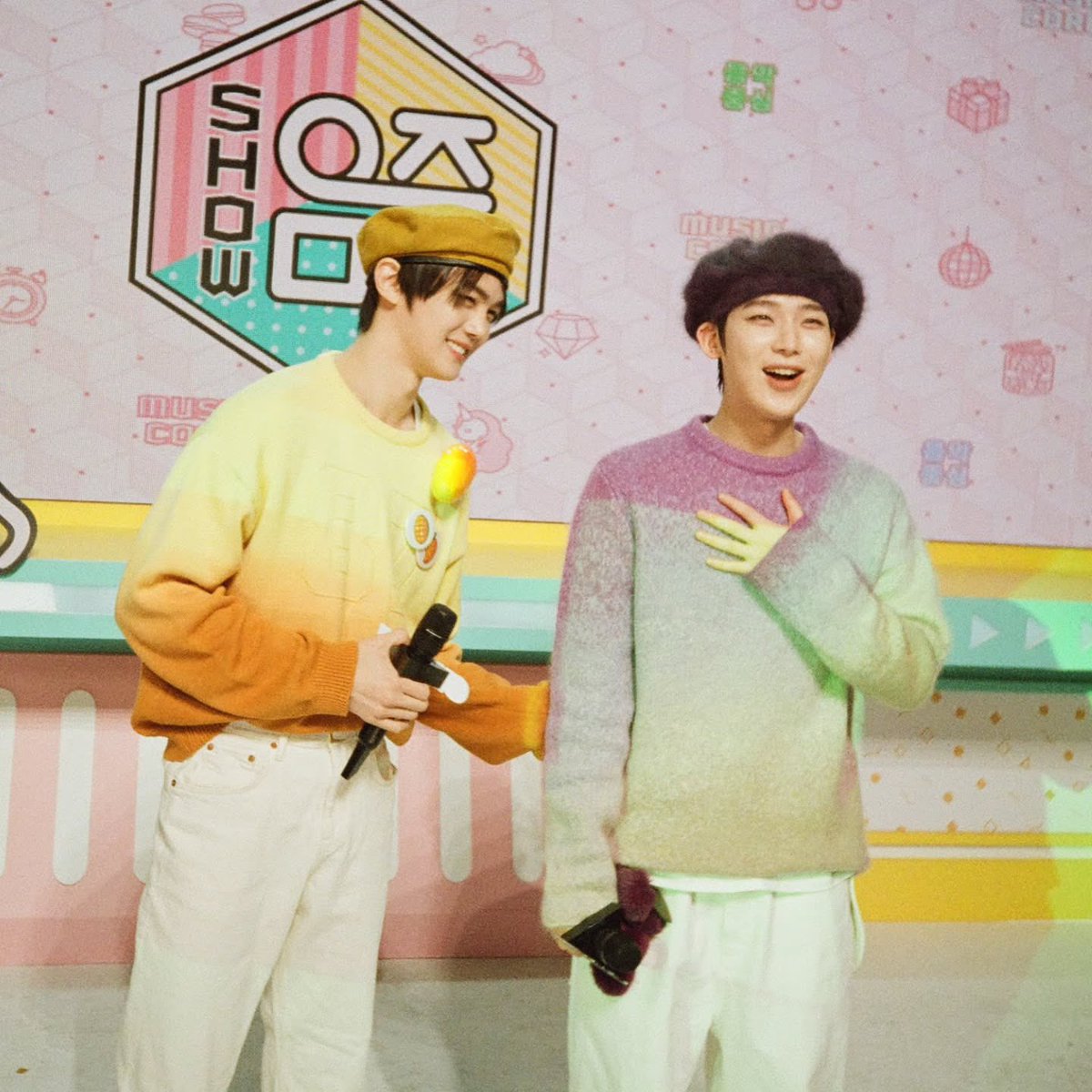 3_c1over's tweet image. 음중 FD님 인스타에 규빈이 🩵