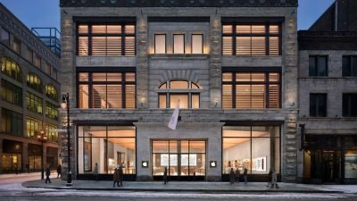 AppleX4_'s tweet image. Apple estrena Apple Store en pleno centro de Montreal 🇨🇦
Nueva ubicación, más grande, más moderna… y con guiños locales hasta en las bolsas. A -15ºC, el tote y el gorro no sobran 😅
¿Siguen teniendo magia las Apple Store físicas en 2026?
#AppleStore #Apple #Montreal 🍎