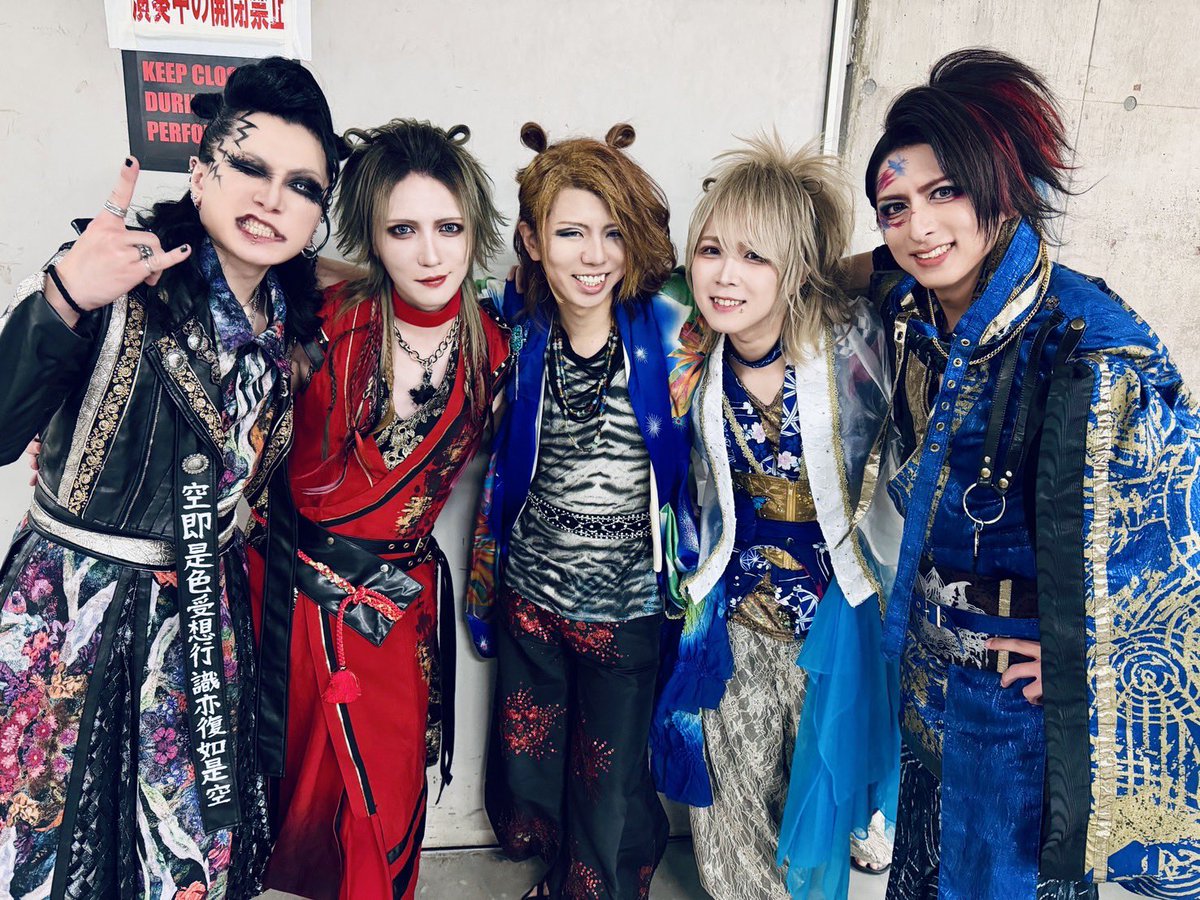 keke_0630's tweet photo. じゅんじさんおめでとうございました！
2年連続でお祝いさせてくれてありがとうございます！
俺の誇張したモノマネが、実は好きだったりします😂
可愛がってもらえて嬉しい気持ちと、あ〜俺の事大好きなんだなぁと思い、心が温かくなります😌
あんたのドラム最高だよ！🔥

(めんめんくんとはマブ) https://t.co/tHjmuF0S8G