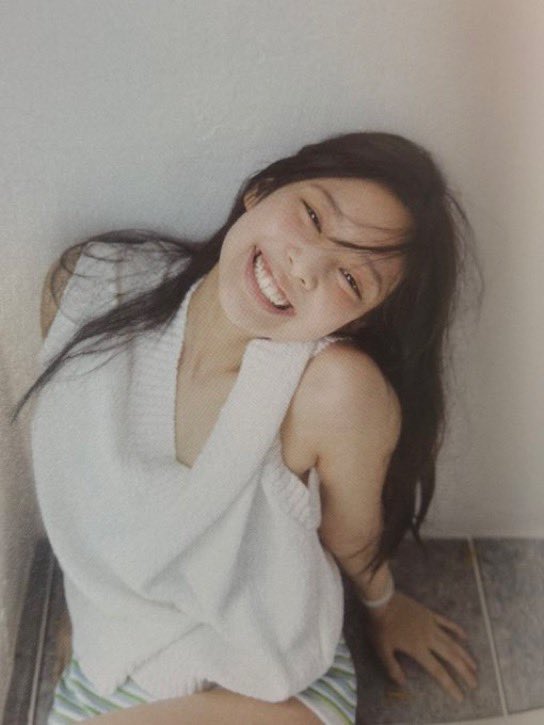 Jendukiemndu's tweet image. HER GUMMY SMILE I AM NOT OKAY