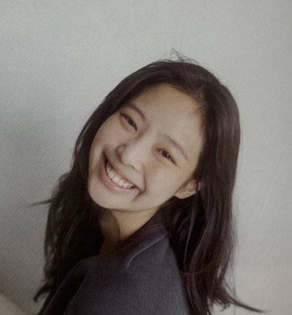 Jendukiemndu's tweet image. HER GUMMY SMILE I AM NOT OKAY