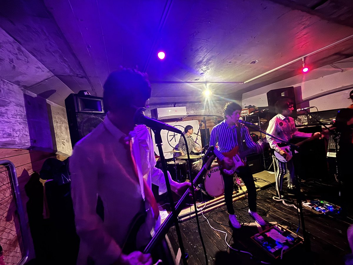 1/17(土)  春日野道 Makeshift

imitation hearts

観るたびに音の重なりが心地よい😊！
体が勝手に踊ってる💃

この場所で観ていると、
初めてここでLIVEをしたimitation heartsをかおちゃんの背中越しに観たのを思い出す😊⚡️