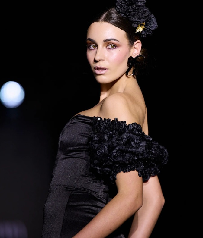 Delegadas <a href="/aytoguadaira/">Alcalá de Guadaíra</a> Juventud, <a href="/paulafusters/">Paula Fuster Santos</a> y Fiestas Mayores <a href="/RocioBastida_/">Rocío Bastida</a> Rocío Bastida, apoyando diseñador alcalareño, Alberto Mattey, en 'We Love Flamenco,'  Diario de Sevilla publica su desfile diariodesevilla.es/wappissima/mod…