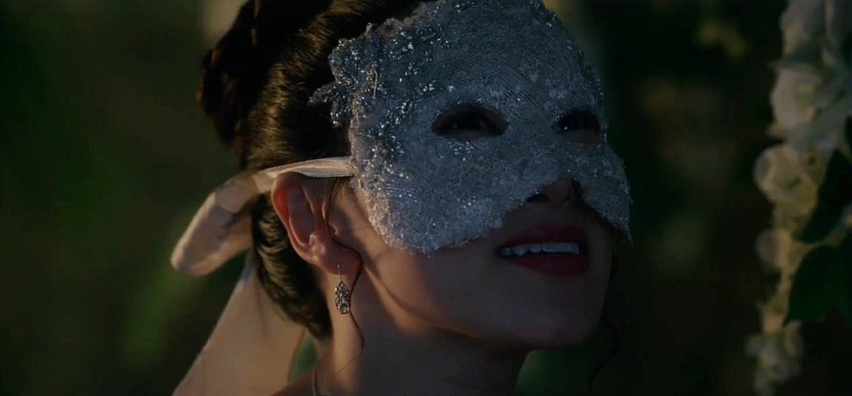 benophieslove's tweet image. yerin as sophie was PERFECT casting. she captured the essence of her character from the very first moment she was on screen. throughout the episode, the audience got to see her nervousness and slight awkwardness, her obvious joy, but also her sadness and inner pain.