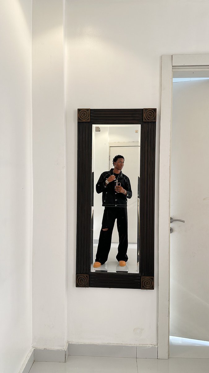 look change time are for mirror selfies🎥  🏄‍♂️