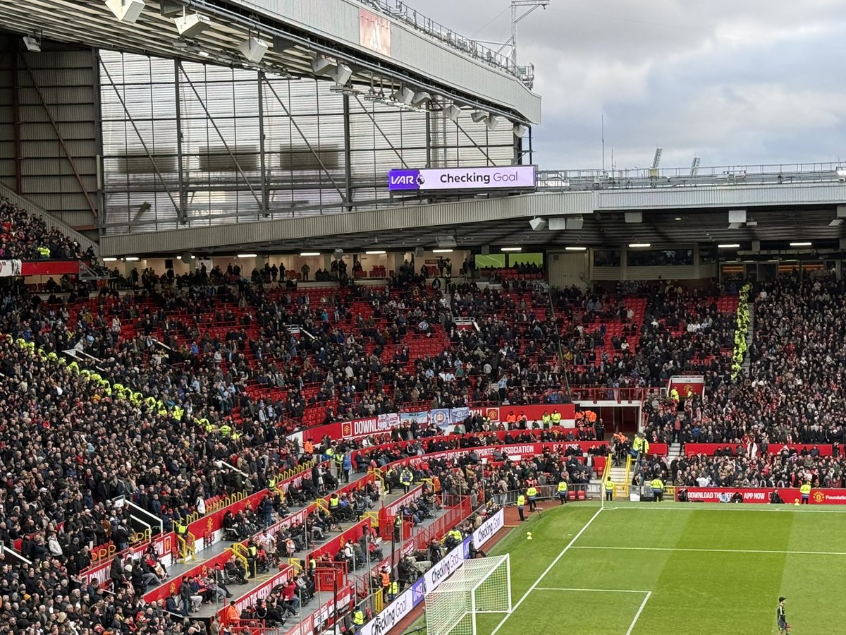 MUFC_RA's tweet image. They’ve all legged it with 5 minutes to go. Bunch of banana shagging twats 🍌 😮‍💨 👋