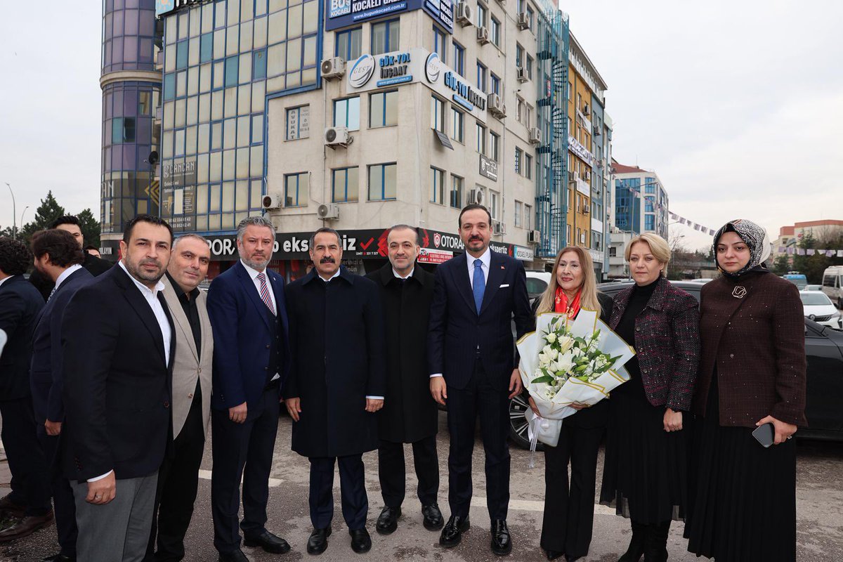 Türk Dünyası Buluşmalarımıza yarın vatandaşlarımızın katılımı ile Kocaeli’de başlıyoruz. 

Bu kapsamda ilk olarak AK Parti İl Başkanlığımızı ziyaret ederek basın toplantımızı gerçekleştirdik.

İl Başkanımız <a href="/SahinTalus/">Dr.Şahin Talus</a> ‘a, Milletvekillerimize ve tüm teşkilat mensuplarımıza