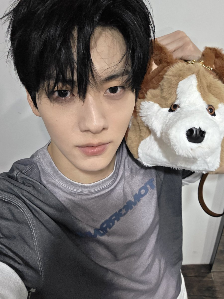 translatingTXT's tweet image. [260117] weverse dm 🐰💬

🐰 with tori
🐰 tori, i miss you!!!!!