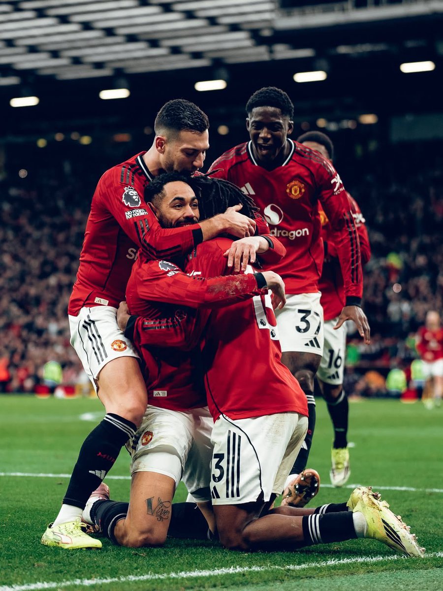 Juaanito_'s tweet image. اكثر شيء حقيقي في حياتي

لا تحاول إسعادي .. فأنت لست اليونايتد ❤️