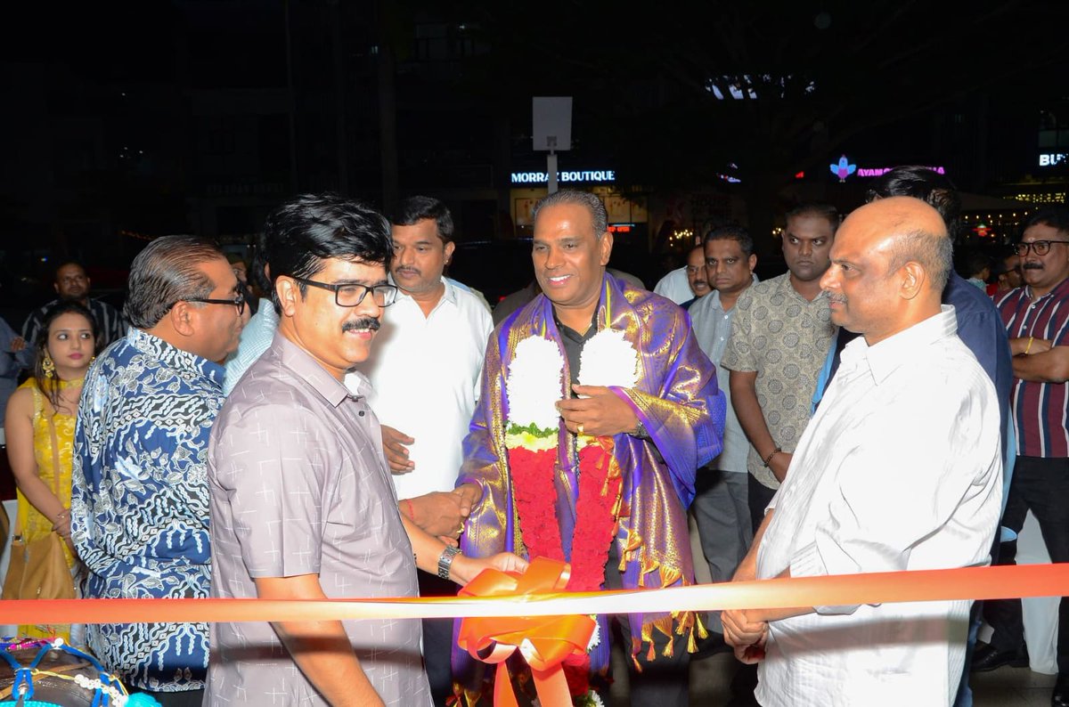 KingOfHearts991's tweet photo. It's good news #ShuddhVilas Expands thier wings
Malaysia’s MP #DatukSaravanan inaugurated the Cyberjaya branch- after Hyderabad
Serving pure, South Indian flavours, Shuddh Vilas now on Dubai and more countries loading
#Shashikanth #Sriram #ShuddhVilasMalkajgiri
@PROSaiSatish https://t.co/YP0tEL91u7
