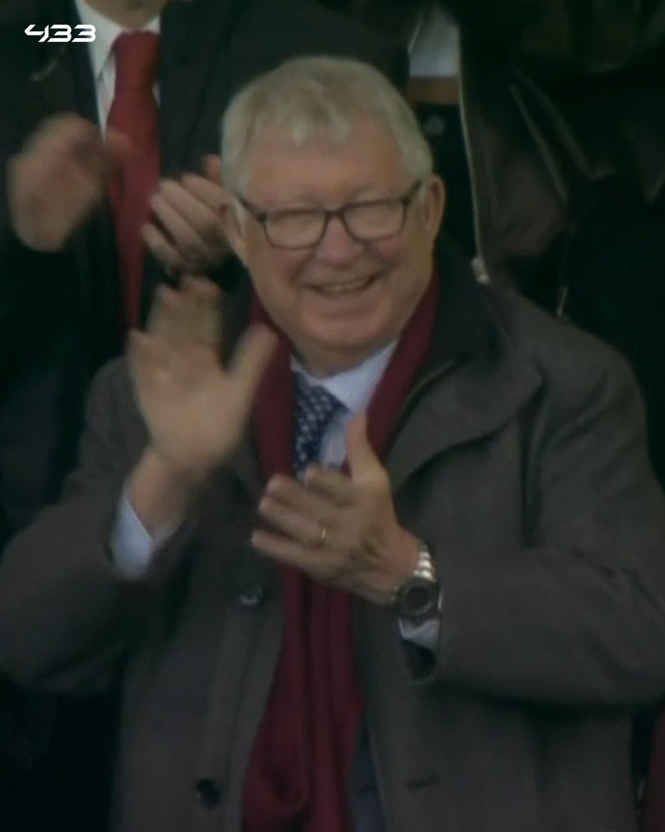 433's tweet image. 𝐋𝐎𝐎𝐊 𝐀𝐓 𝐓𝐇𝐄 𝐒𝐌𝐈𝐋𝐄 𝐎𝐍 𝐇𝐈𝐒 𝐅𝐀𝐂𝐄 🥹

This one is for Sir Alex Ferguson! ♥️