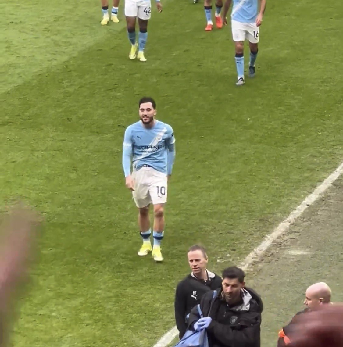 UtdPlug's tweet image. Ryan Cherki isn’t killing anything, keep doing the step-overs bro 😭

🗣️ Cherki before the game: “I can’t wait for the derby, so I canal kill them.”