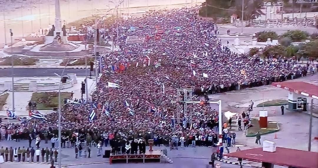 OmRustam59898's tweet photo. Cuba bids farewell to the 32 heroes who died in Venezuela during the US attack.
Not a single one sold out, retreated, or surrendered.
The 32 Cuban fighters in Maduro's entourage were the only ones in all of Venezuela who did not flee or betray him. https://t.co/wourO0O0qz