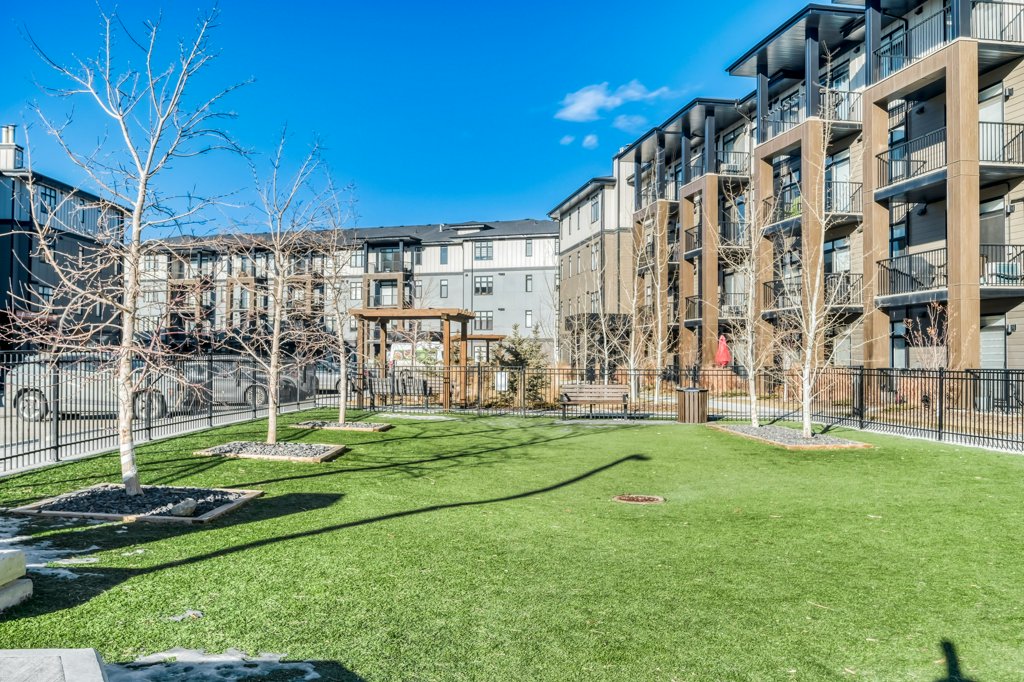 CalgaryRealtorz's tweet photo. *Just Listed* Seton, SE Gem! $424,000.  Over $43k in luxurious upgrades, 2 bdrm, 2 full bath, 917 sq ft, titled parking, low fees $402/mo, exc walkable location. MLS A2276919 @remax #yyc #calgary #justlisted #seton #calgaryrealestate #condos #firsttimebuyer https://t.co/am69EAFUjQ