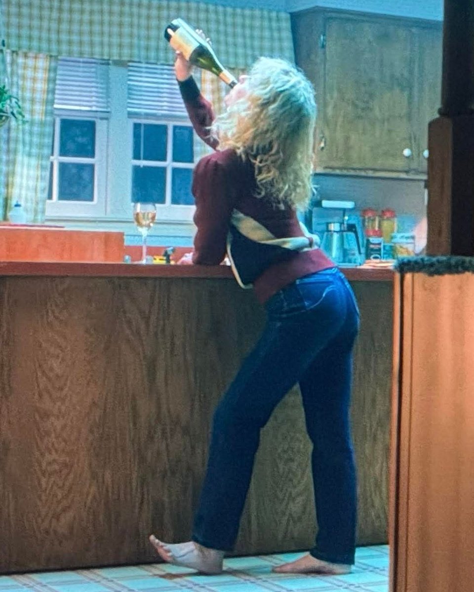 StrangerNews11's tweet image. Like mother, like daughter 🥂