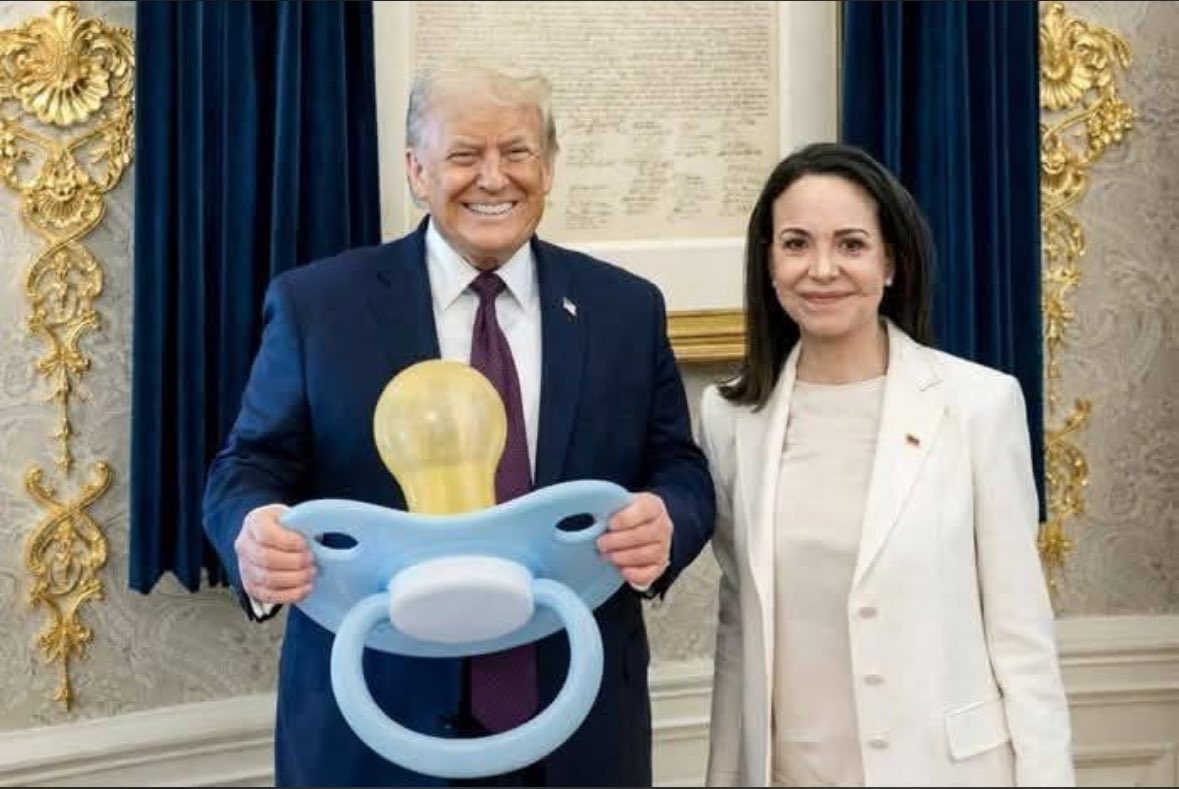 AnnieForTruth's tweet image. Trump accepting the ‘Binky Award,’ to pacify his insecure and fragile feelings! 😂 What a weak, little toddler! #ToddlerTrump