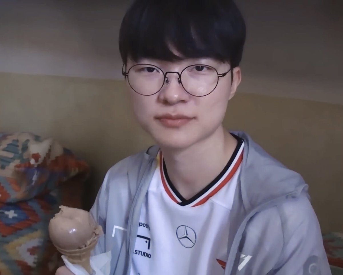 (๑ᵔ⤙ᵔ๑)づ🍦ིྀ