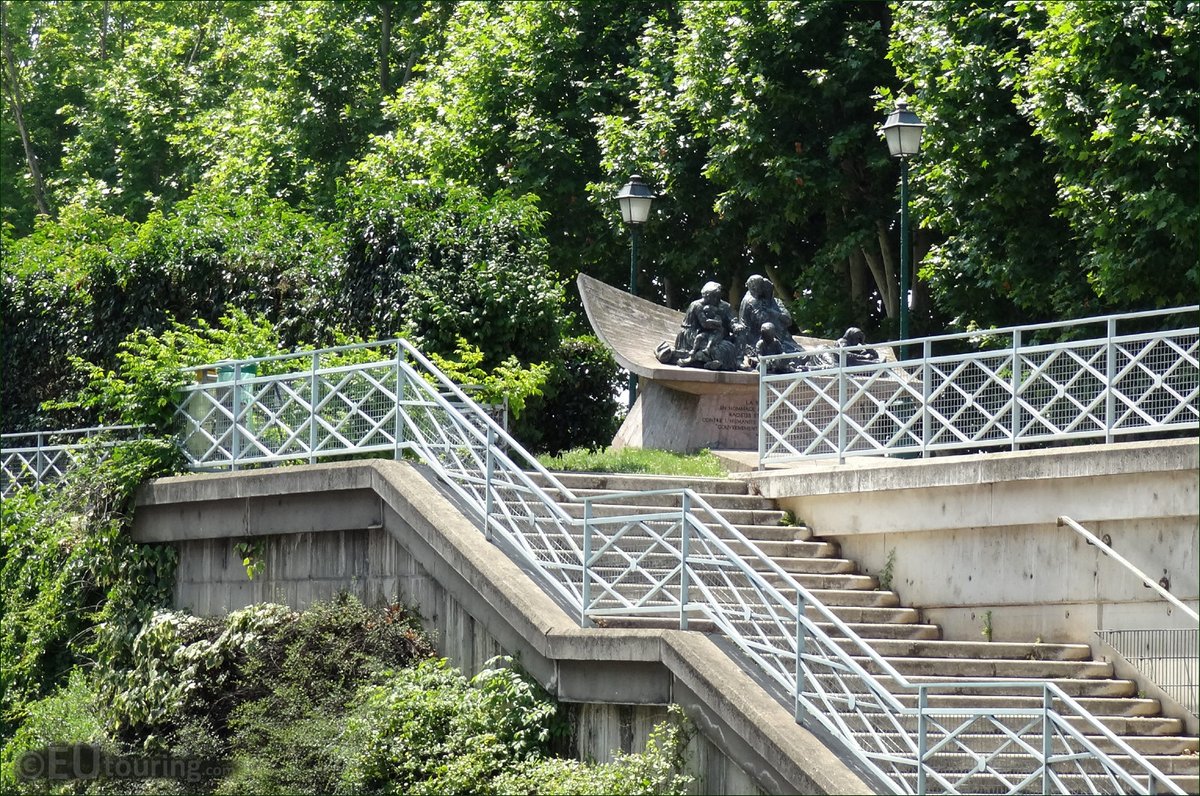 NatachaQS's tweet image. J'ai signé cette lettre ouverte : c.org/FfG6MjckKn
"Nous demandons solennellement au Conseil de Paris de revenir sur cette annulation accablante, et de nommer l’allée, « Claude-Lanzmann » qui, au-delà d’un homme, salue l’effort de justice face au plus incommensurable crime…