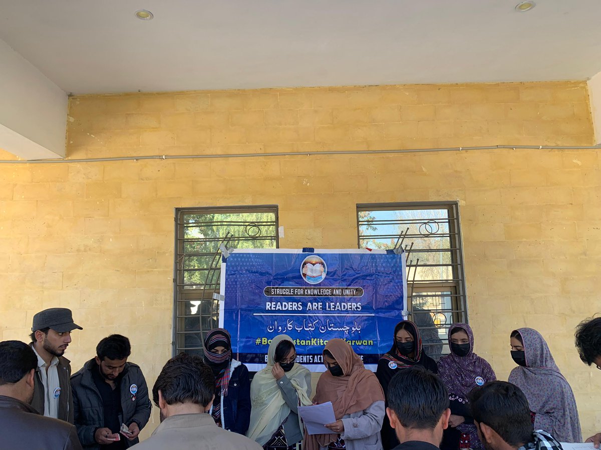 BSAC_KHUZDAR's tweet photo. بلوچستان کتاب کاروان 

بلوچ اسٹوڈنٹس ایکشن کمیٹی خضدار ھنکین ءَ مروچی بلوچستان کتاب کاروان ءِ نامءَ کتاب اسٹالے بپلیک لائبریری خضدار ءَ برجم داشتگ۔ 

ھمے وڑءَ باندا بلوچستان کتاب کاروان ءِ مہم آزادی چوک خضدارءَ کتاب اسٹالے اڈ دیگ بیت۔ 

بلوچ اسٹوڈنٹس ایکشن کمیٹی خضدار ہنکین https://t.co/yapoyADLgP