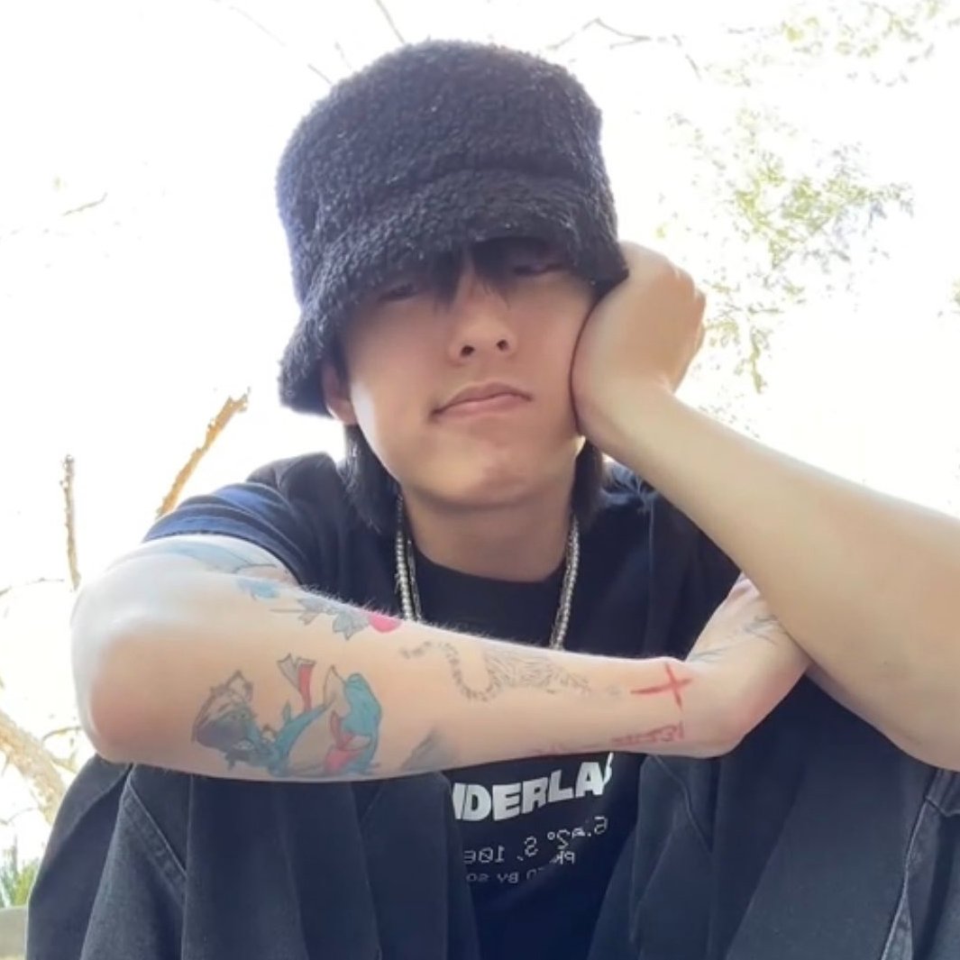 저화질의 제형 tweet media