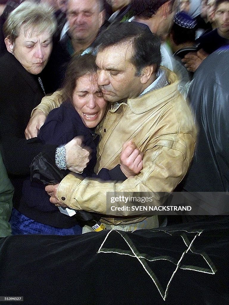 2001 Live tweet media