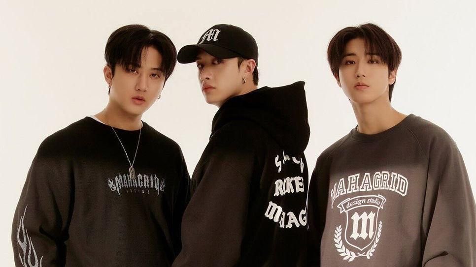 gnabnahcpics's tweet image. the most powerful trio 🌟🌟

3RACHA LOCKED AND LOADED
#9YEARS_3MINDS_1LEGACY 
#3RACHA_9주년_축하해 @Stray_Kids