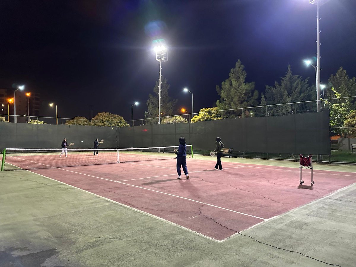 Yarının şampiyonları bugün bu kortlarda yetişiyor! 🎾✨

Gençlik Tenis Akademi Eğitimlerimiz sadece raket tutmayı değil; disiplini ve başarıya giden yolu da öğretiyoruz.

Geleceğe servis atmaya hazır mısınız?🏆

#Tenis

<a href="/OA_BAK/">Dr. Osman Aşkın Bak</a> 
<a href="/gencliksporbak/">Gençlik ve Spor Bakanlığı 🇹🇷</a>