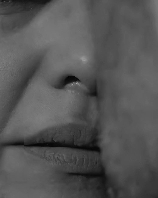 KivMerLatino's tweet image. Yo no quiero dejar huella en tu vida.
Quiero ser tu camino, quiero que te pierdas, que te salgas, que te rebeles, que vayas a contracorriente, que me elijas; y que siempre regreses a mí
para encontrarte.

#KıvMer