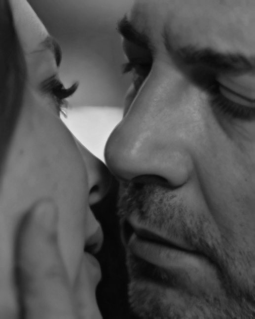 KivMerLatino's tweet image. Yo no quiero dejar huella en tu vida.
Quiero ser tu camino, quiero que te pierdas, que te salgas, que te rebeles, que vayas a contracorriente, que me elijas; y que siempre regreses a mí
para encontrarte.

#KıvMer