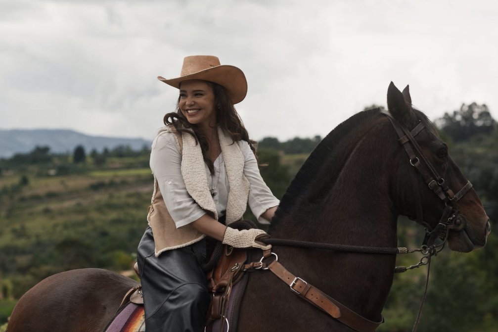 PasdeGavilanes's tweet photo. #PasiónDeGavilanes2 #PDG3 Jimena y Sara se reencuentran mientras recorren los terrenos de la Hacienda. https://t.co/2AJOIxIovX