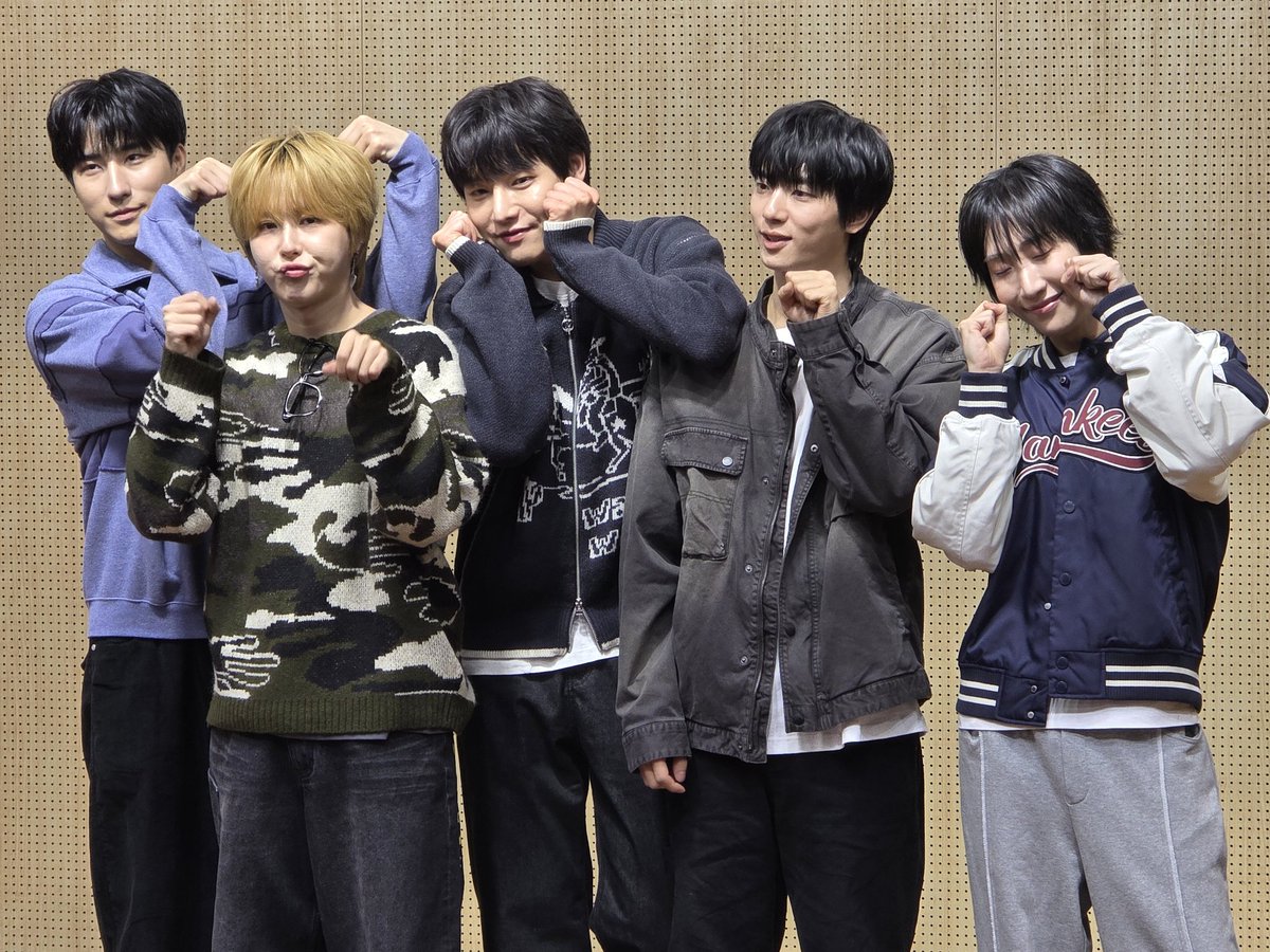 mozzi_slave's tweet image. #위브트친소
원위 안 사랑하는거 어떻게 하는 거죠¿