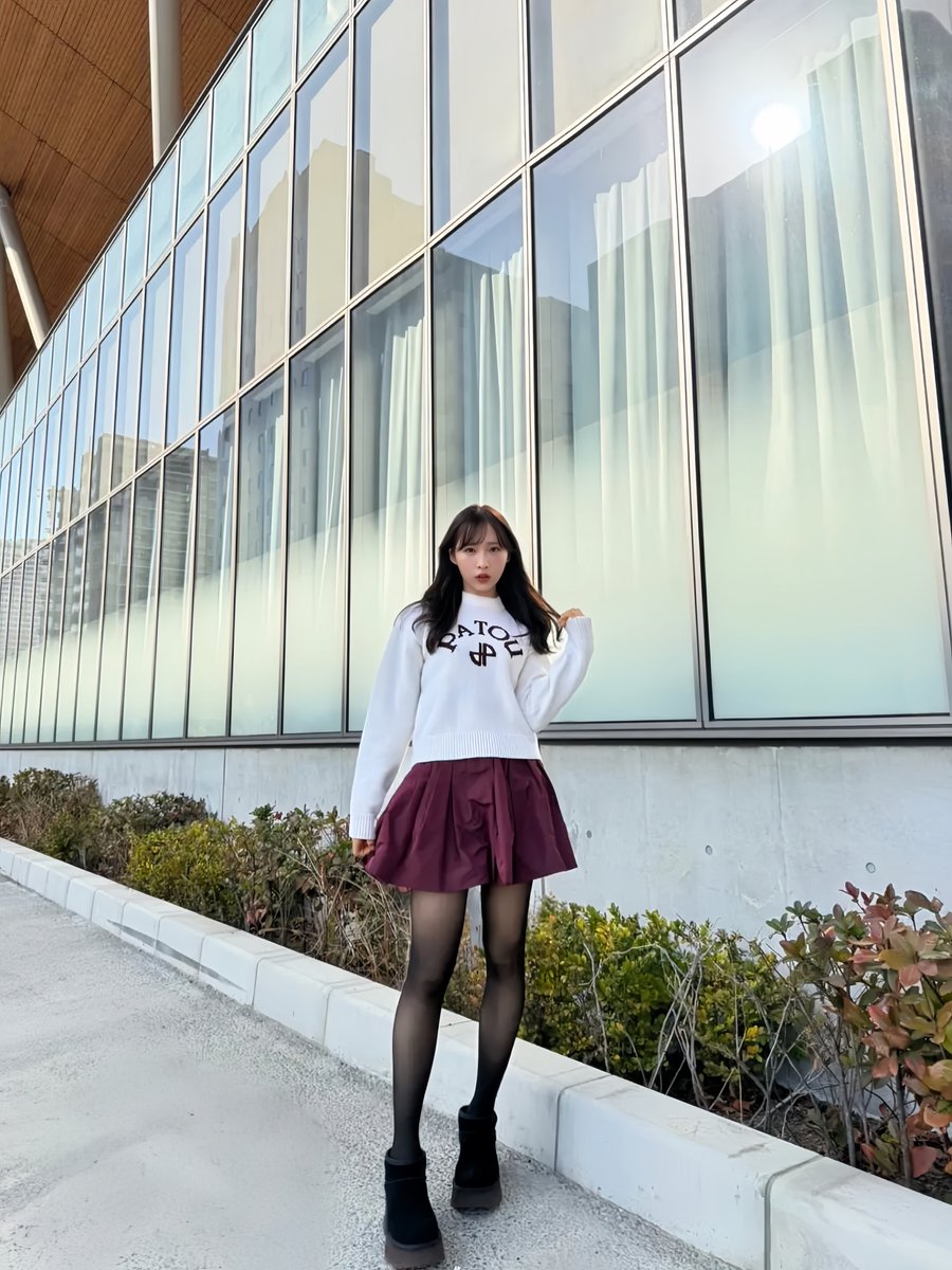 HMOT1fHq5v25398's tweet photo. ゆいゆい🌰💛🩷Instagram
ニットとミニスカな日🧶♡
ニット&ミニスカ @patou
形の綺麗なニットとフワッとした赤いスカートの組み合わせがお気に入り!
特にスカートがフワッとしてるから
脚をすらっと見せてくれるのも好き。
#小栗有以 #AKB48
#162cmコーデ
#patou
#ミニスカ
#ニット https://t.co/LLTUt4NKd1