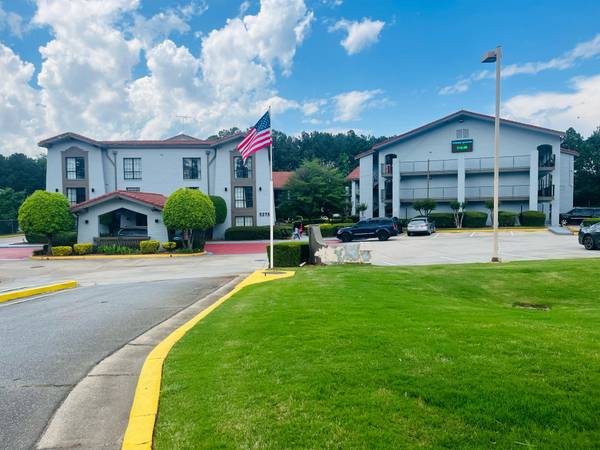 AtlBizRetweet's tweet image. 678-736-6610
#Affordable Hotel Next to #WaffleHouse walk to Thai #Restaurant and walk to #SportsBar