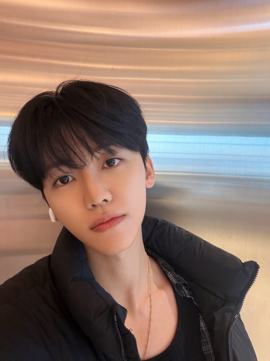 mcdtournesol's tweet image. 🐰 เซลฟี่แอพอดข้างซ้ายของวันนิ
🐰 ตอนนั้นผมแบบ เหม่อ ๆ เนอะ 55555
🐰 วันนี้เองก็เหนื่อยเยยนะกั้บ เฮะ

เอ็นดูเซลฟี่แจมินอะะ 5555555555555555