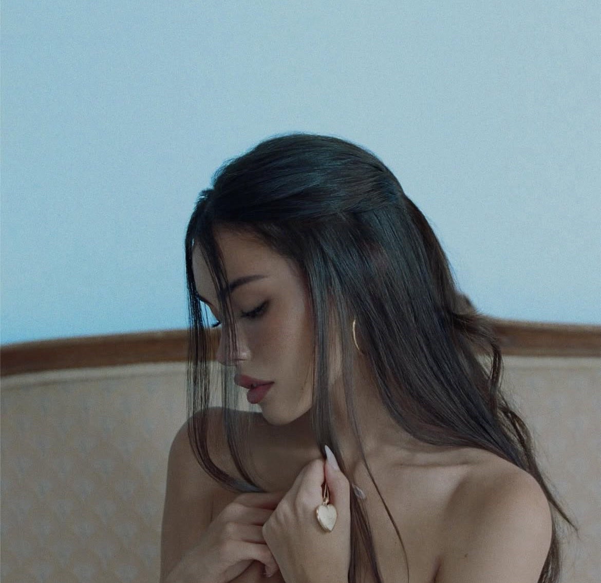 chartdata's tweet photo. Madison Beer's 'locket' earned 8.22 million streams in its first full day of release on Spotify. https://t.co/Zx9ryjg6tg