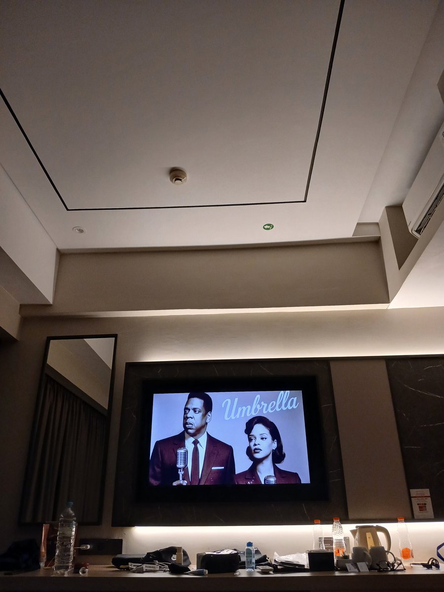 johnlasttime's tweet image. Saturday night life ✨️