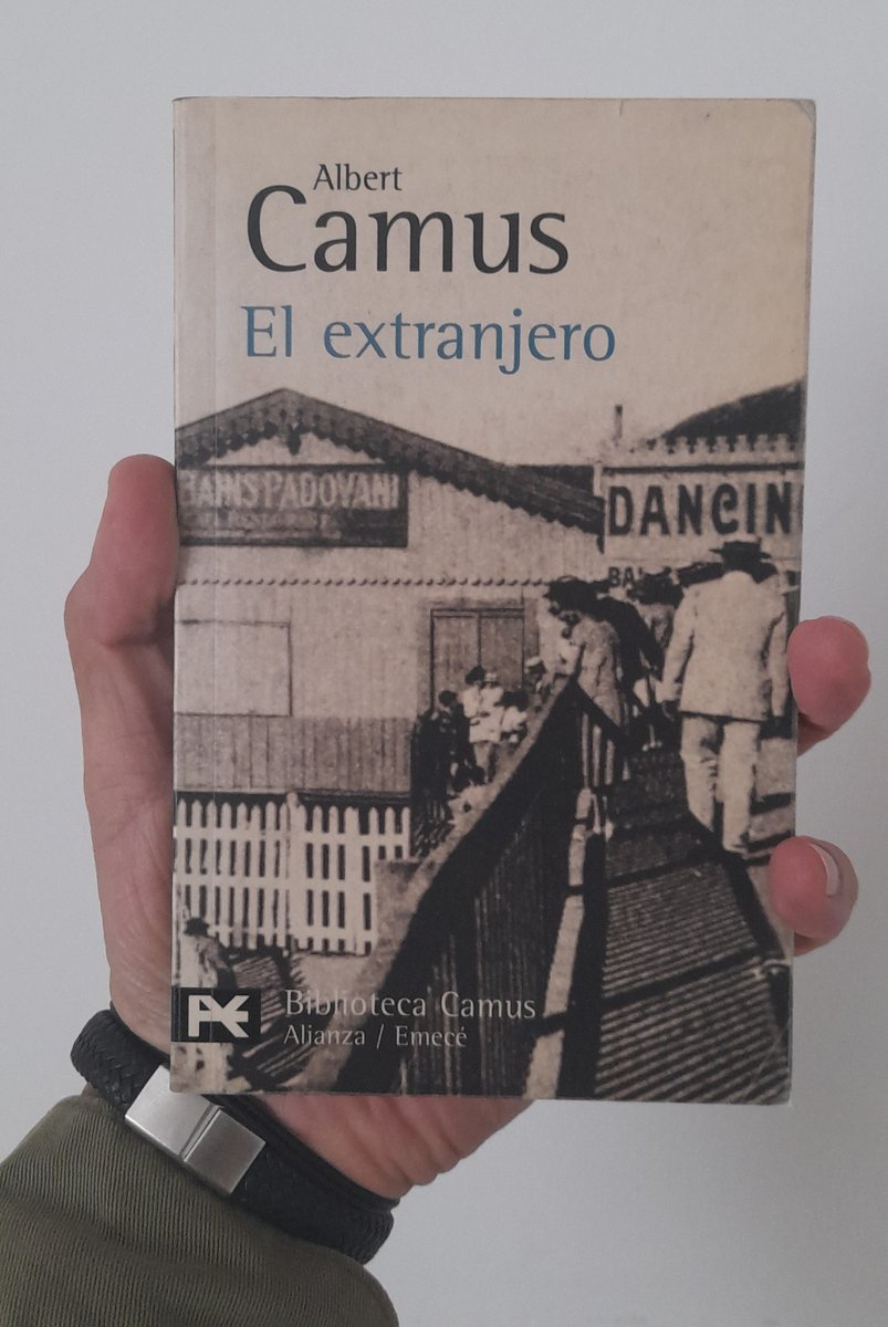 📖☀️ HILO: ¿Ya leíste El extranjero de Albert Camus?

Una novela breve, extraña y contundente. Si no la has leído, aquí te cuento por qué es tan poderosa. Y si ya la leíste… hablemos. 👇