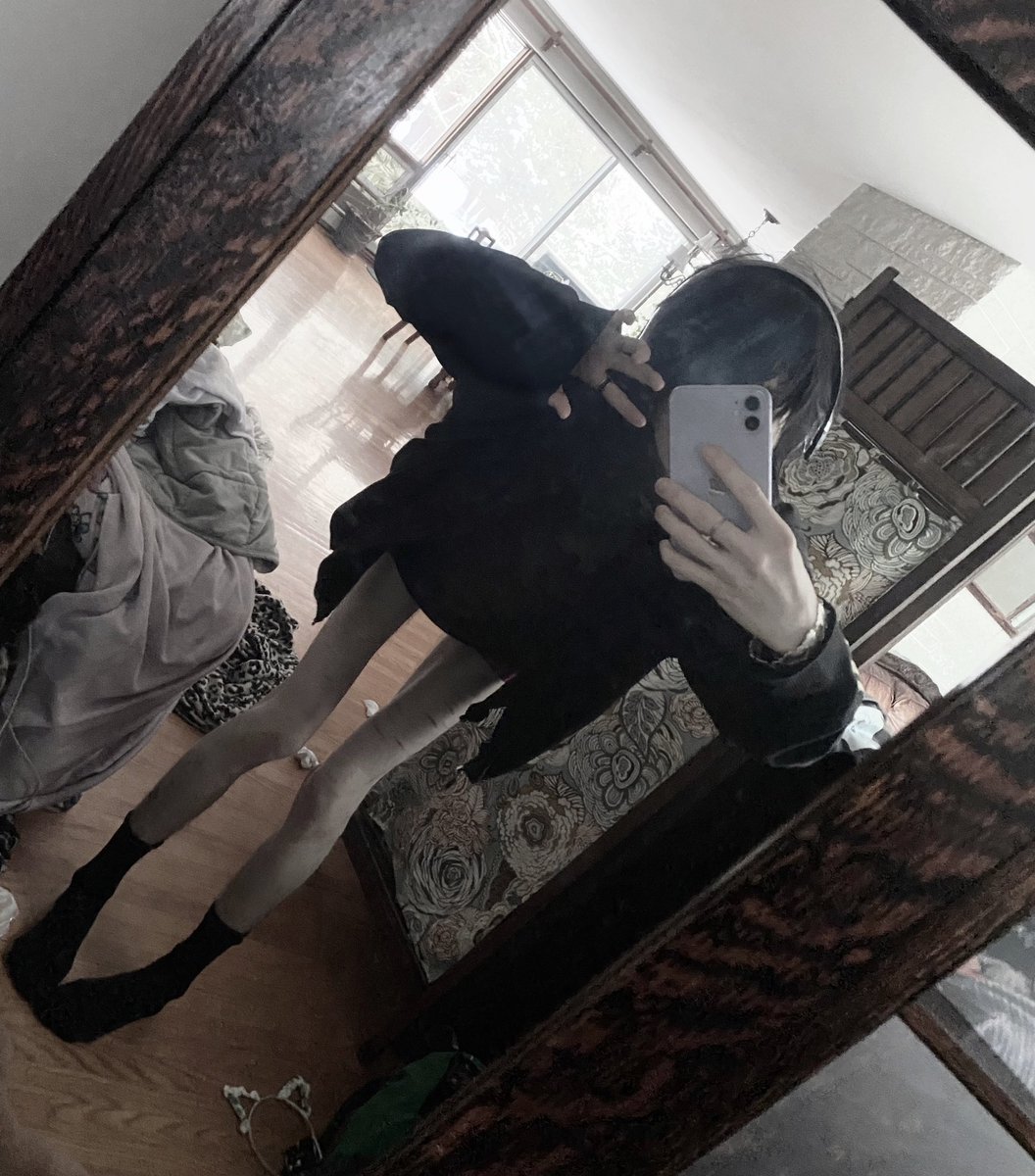 Good morning ily guys :> ♡ 
Feeling not too bad about myself after crying myself to sleep about all the fat on my body