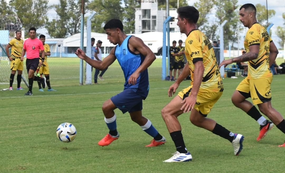 El Ex TACUAREMBÓ FC, Pablo Furtado ya en su primer amistoso debutó con gol y triunfo👏 Éxitos en Atlético Rafaela.

📷 Ig oficial de Atlético Rafaela
