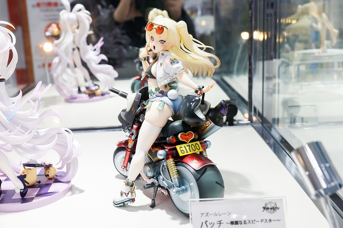 hobbywatch_jp's tweet image. バイクにまたがった姿がとってもクール！「アズールレーン バッチ 華麗なるスピードスターver.」【あみあみ展示撮り下ろし】　公式イラストを忠実に再現 hobby.watch.impress.co.jp/docs/special/2… #アズレン #フィギュア