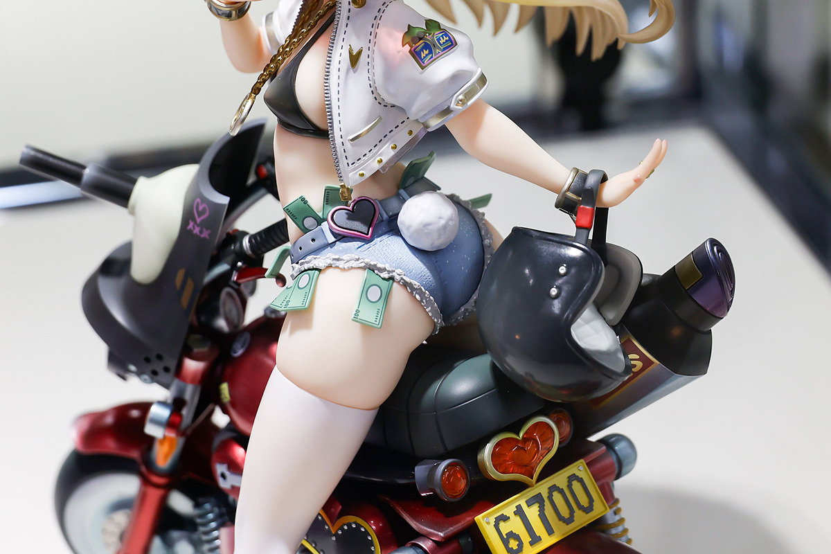 hobbywatch_jp's tweet image. バイクにまたがった姿がとってもクール！「アズールレーン バッチ 華麗なるスピードスターver.」【あみあみ展示撮り下ろし】　公式イラストを忠実に再現 hobby.watch.impress.co.jp/docs/special/2… #アズレン #フィギュア